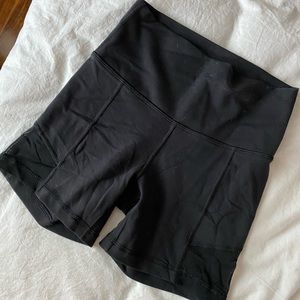 Atmosphere Short 5'', small, black, mesh side
